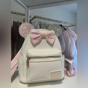 Iridescent Minnie Bow Disney x Loungefly Backpack